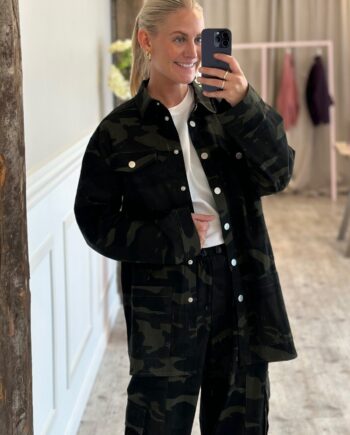 -view Jakke Camo Jacket Army Black